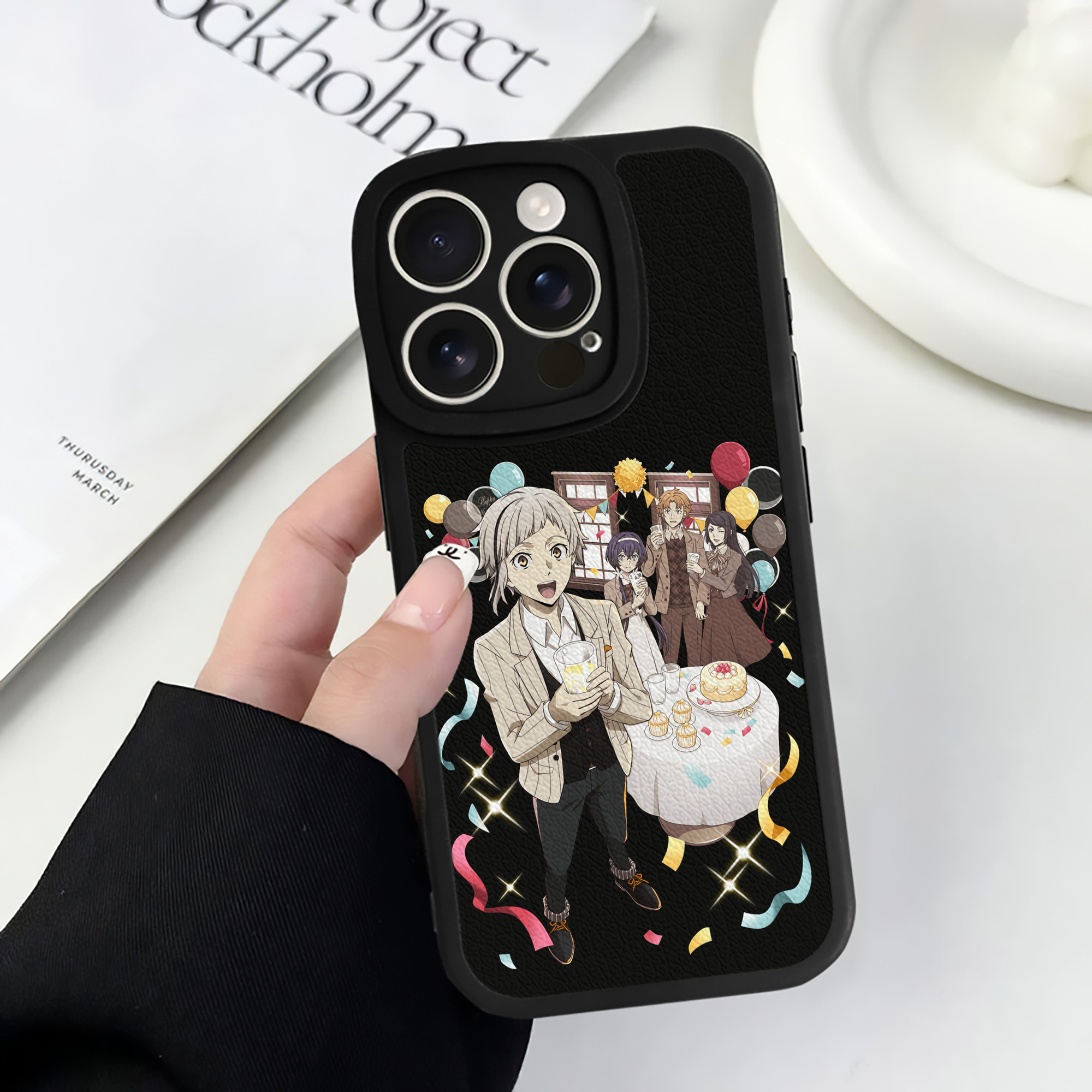 （画像用） 文豪ストレイドッグス Bungo Stray Dogs 【iPhone 16シリーズ対応】シリコンスマホケース（レザー調） 材質：シリコン
